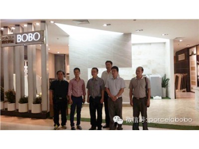廣西北流市領(lǐng)導(dǎo)視察中國陶瓷城LABOBO thin tile展廳
